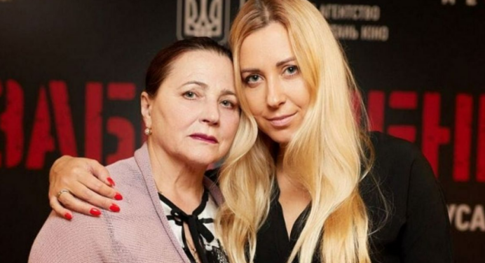 43-річна Тоня Матвієнко розповіла, що допомогло їй впоратися з втратою: “Вчуся жити заново, без мами” 