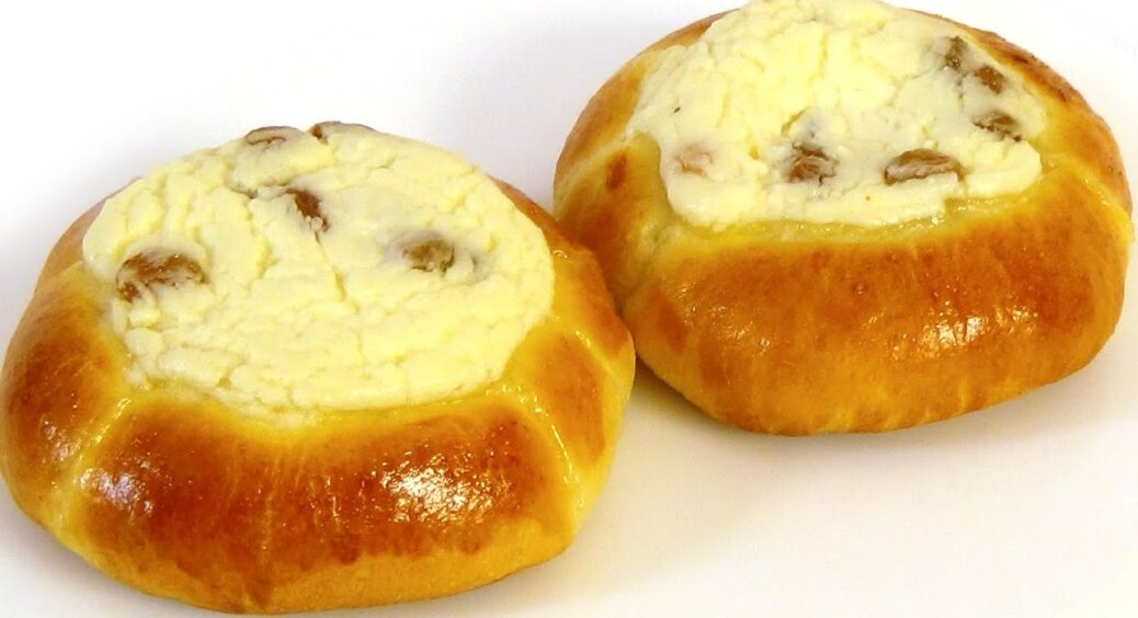 Домашні – найсмачніші: пишні ватрушки з сиром та ідеальним доповненням, які обожнюють всі дітлахи 