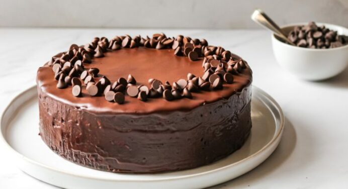 Такий шоколадний тортик готую в мікрохвильовці, коли гості вже на підході: швидкий і надзвичайно смачний 