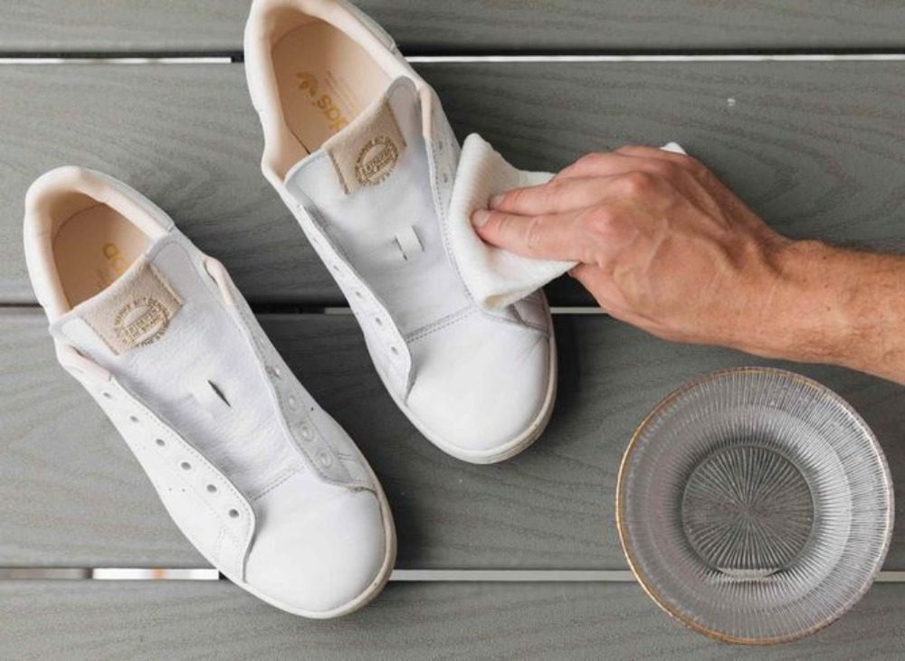 Корисні поради: як відчистити улюблені білі кросівки від бруду