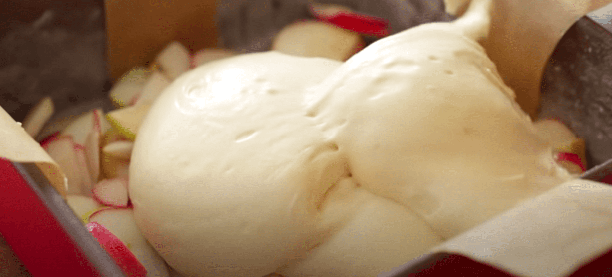 Інтернаціональний пиріг родом з Франції: як українки удосконалили шарлотку