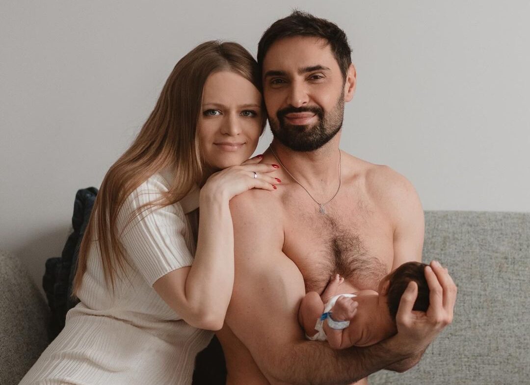 Віталій Козловський показав дружину та новонародженого сина