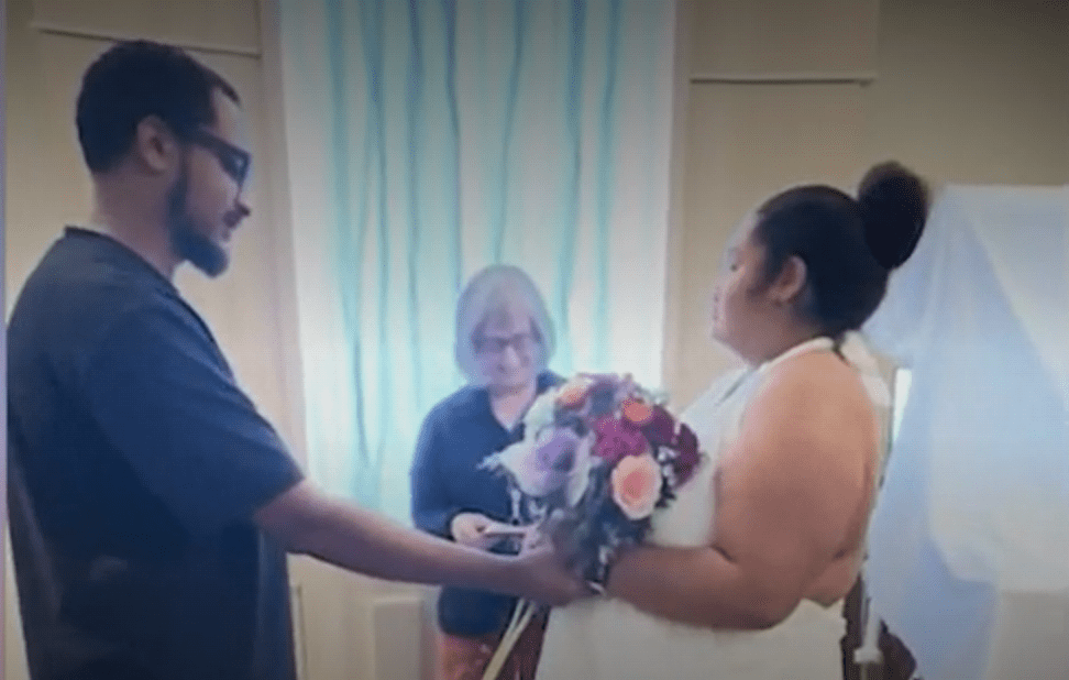 Американка вразила історією про весілля у лікарні