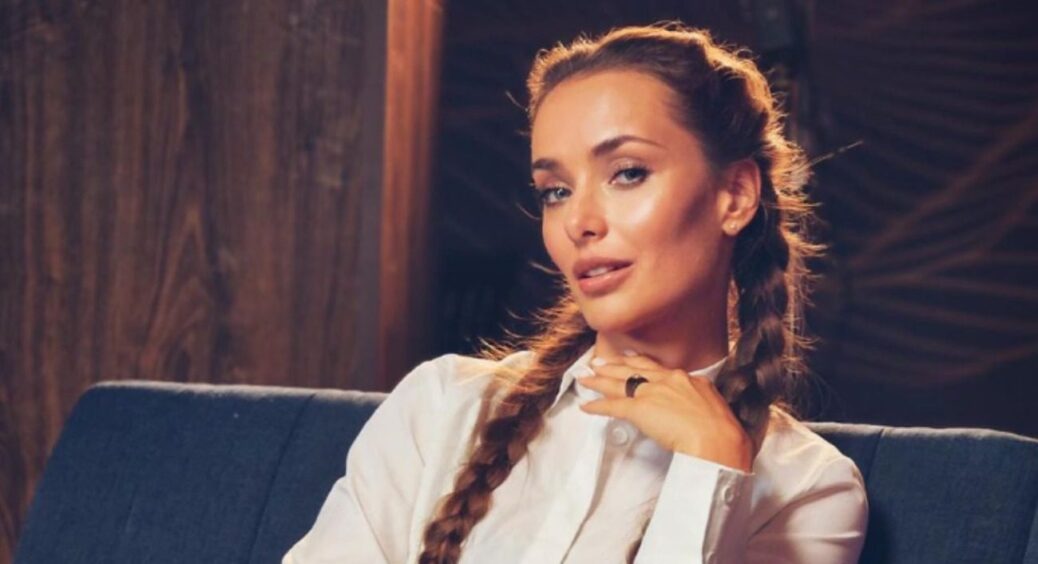 Такі фото тільки для особистого архіву: Ксенія Мішина показала ранкові поцілунки з любов’ю всього життя 