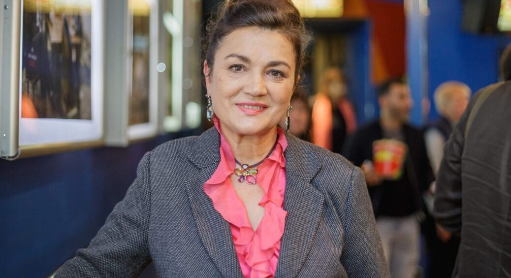 Сином пишається, а про доньку навіть не згадує: як виглядають дорослі діти 68-річної Наталії Сумської? 