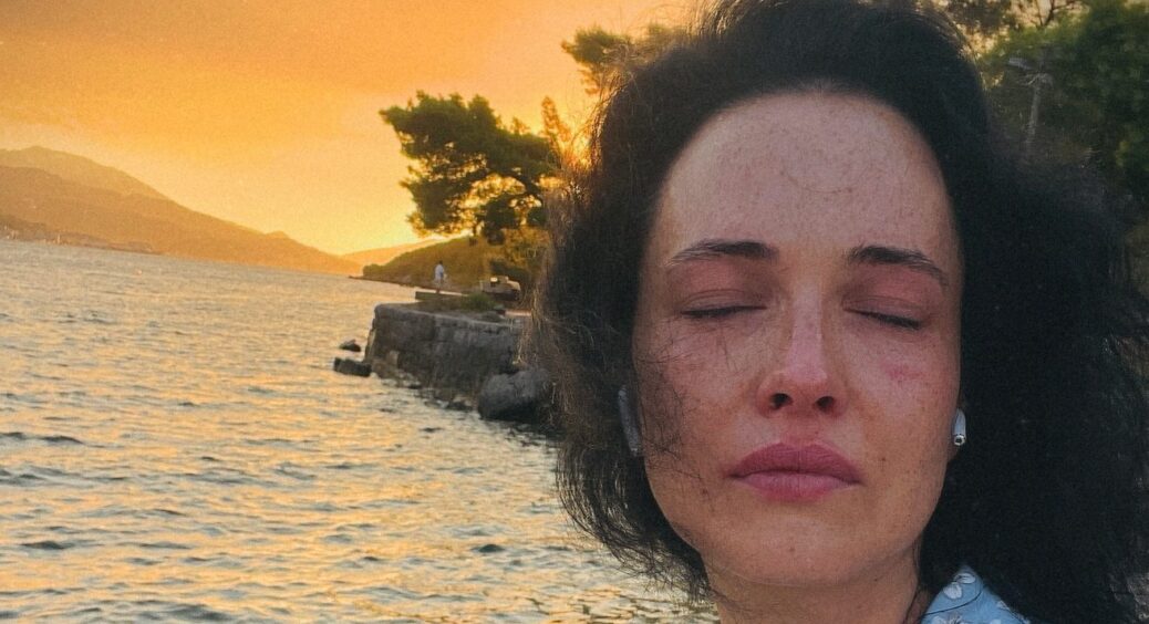 Така ж красива, як матуся: Даша Астаф’єва неочікувано поділилася спільною світлиною з дорослою донькою 