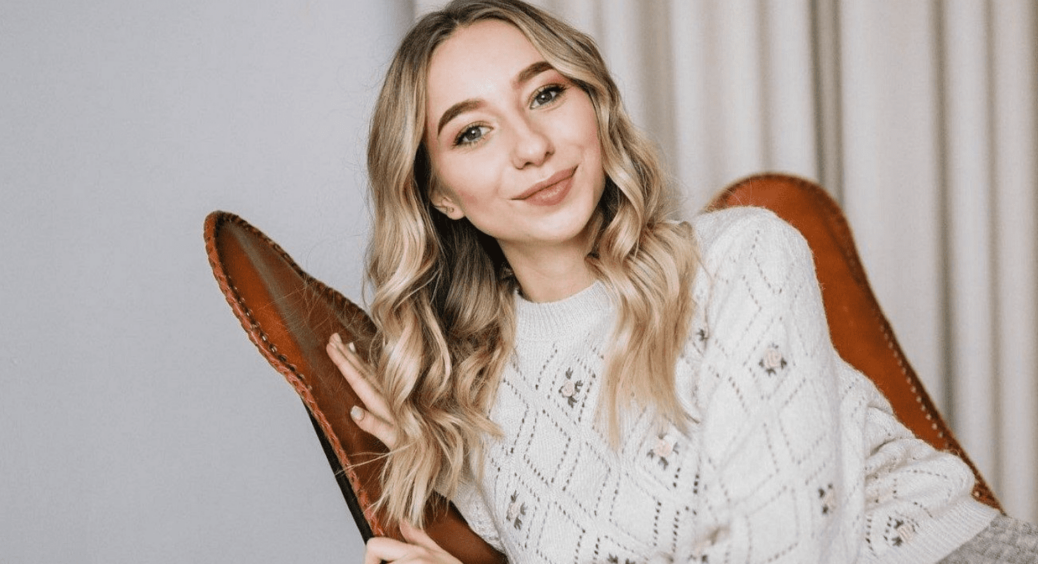 Катерина Репяхова показалася на березі Середземного моря та розповіла, заради кого покинула Віктора Павліка 