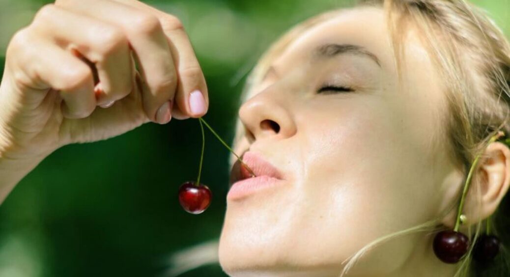 Фотограф крупним планом показав фігуру судді “МастерШеф” Ольги Мартиновської в душі: фото для Ярославського 