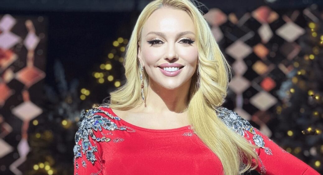 Ще трішки і Мадонна: “Суперблондинка” Оля Полякова одягла білосніжний купальник і сіла чекати – що й кого 