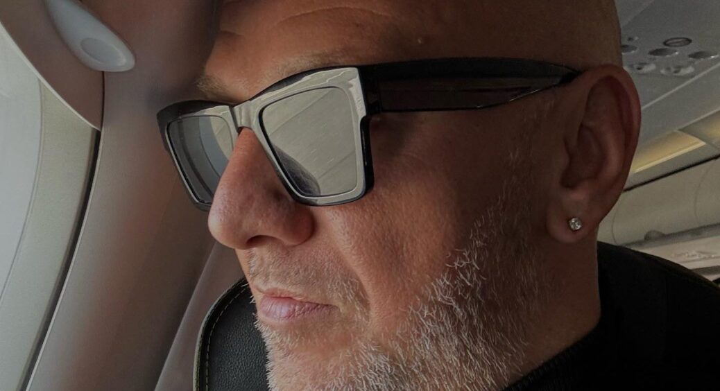 Як ти не крути, а ми не пара: засмучений Потап полетів з Барселони в романтичний Париж без Насті Каменських 