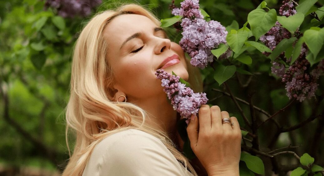 Лілія Ребрик у “лимонному” образі показала свою маленьку рожеву принцесу від Дикого: дитині немає ще й року 