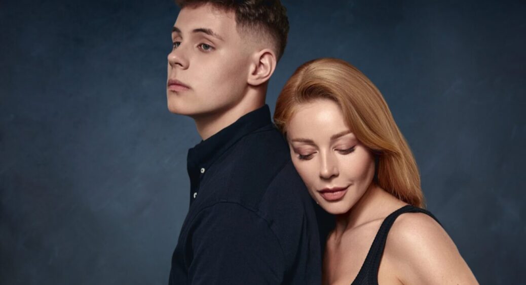 Замість надмірної опіки — у самостійне плавання з 7 років: яка мама Тіна Кароль для свого єдиного сина 