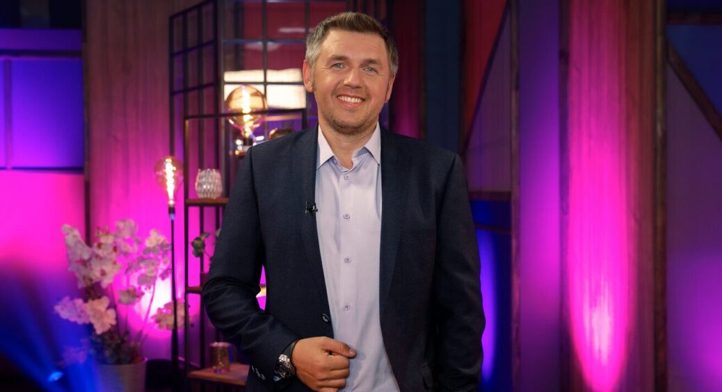 Отримує зарплату за те, що живе: учасниця проєкту “Супермама” розповіла про свій заробіток 