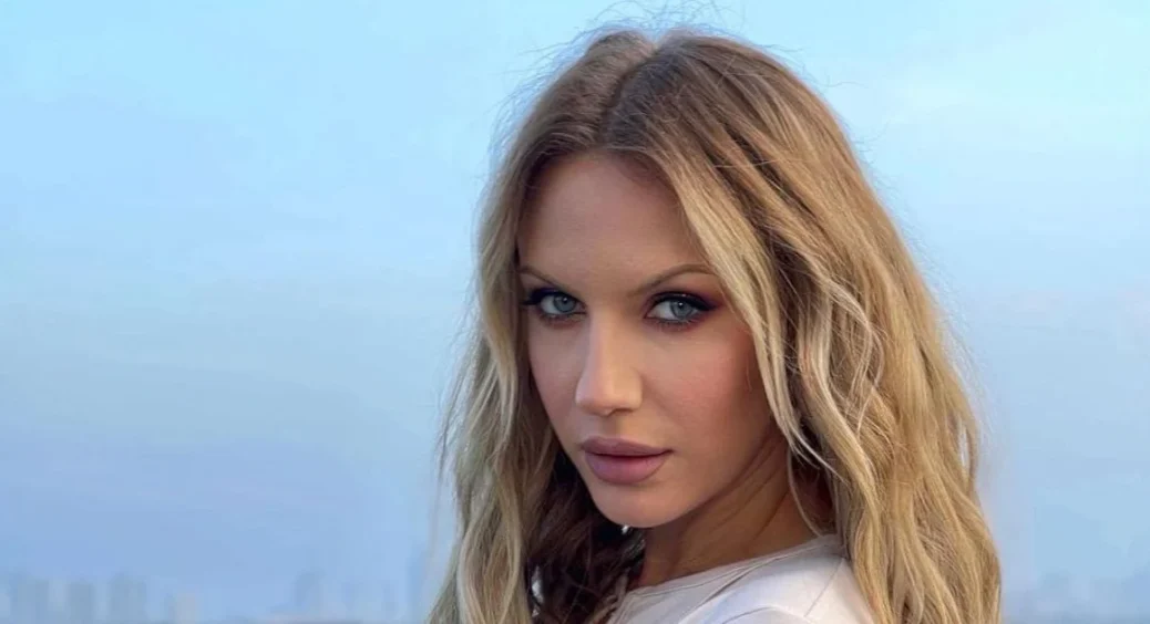 Нікітюк публічно поцілувалася в губи не з Бабчуком: “Ти нічого не хочеш розповісти про нас?” 