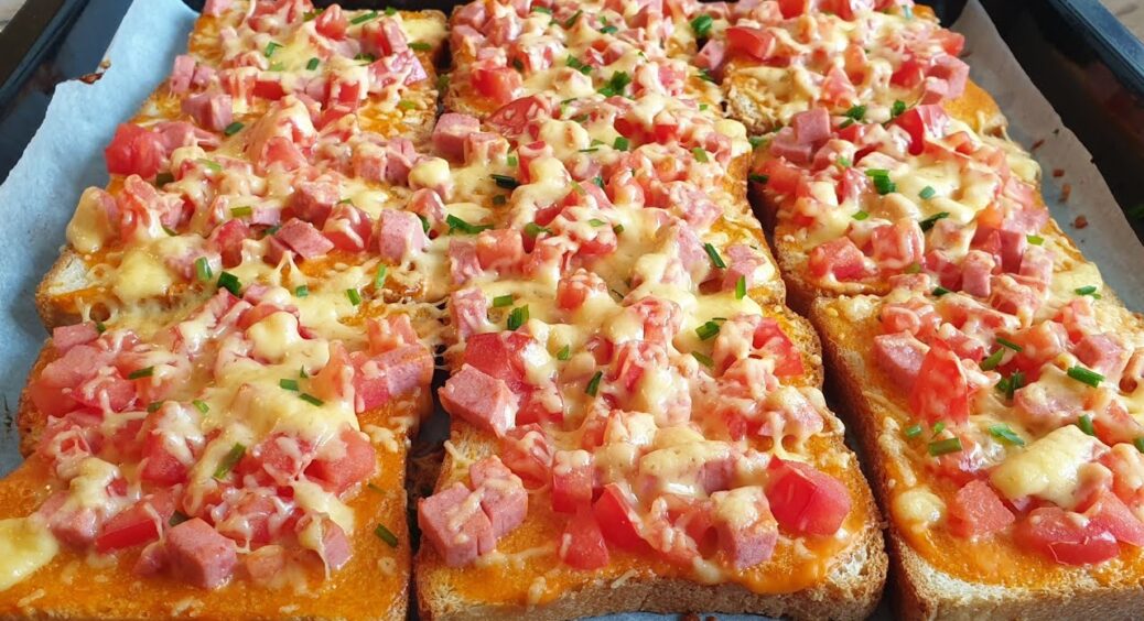 Гарячі бутерброди на сніданок за 5 хвилин, яких вистачить на шістьох: ситна страва нашвидкуруч 