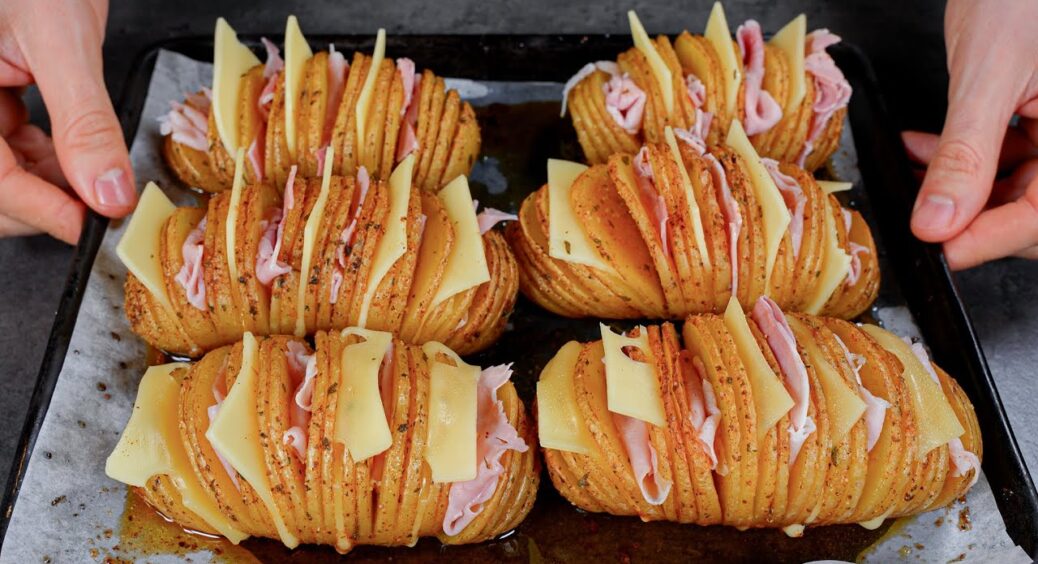 Картопля-гармошка з ковбасою та сиром: рецепт ефектного гарячого, про яке сімʼя буде мріяти 