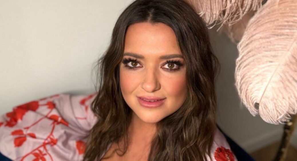 49-річна Могилевська зняла кліп у себе вдома: сіла за рояль та похвалилась інтерʼєром 