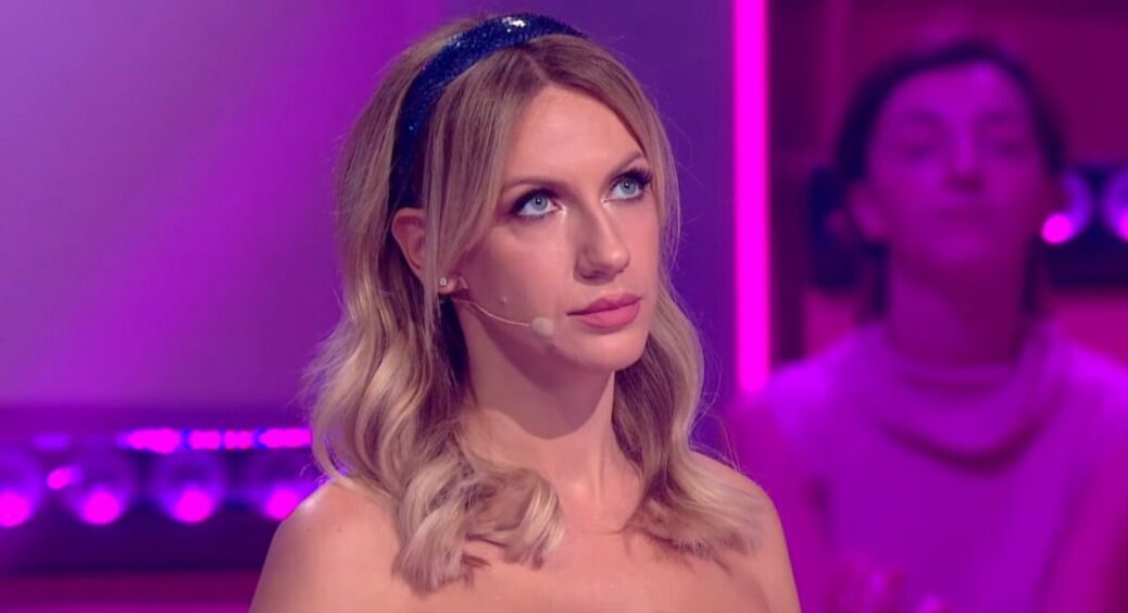 37-річна Леся Нікітюк влучно відповіла хейтерам, які висміяли варення її мами: “Що ти понімаєш” 