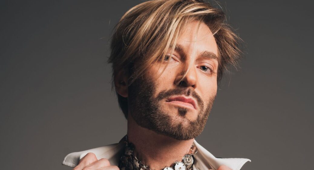 Подвійне: 47-річний EL Кравчук розсекретив справжнє прізвище, записане в нього у паспорті 