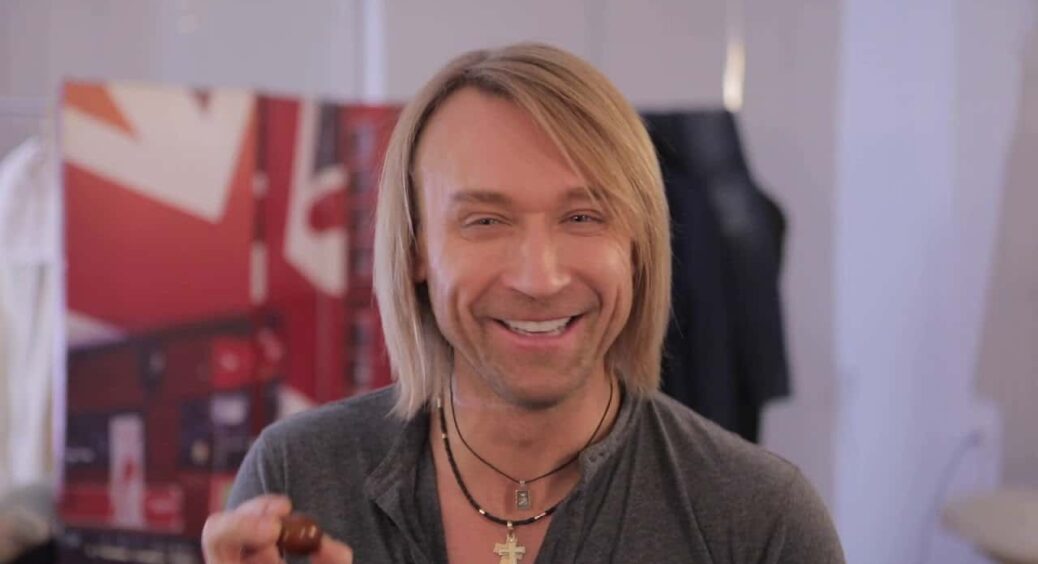 Олег Винник повертається на сцену: хто супроводжує артиста на концерті – жінка, яку не впізнати 