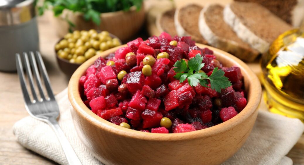 Лише 1 проста заміна — і класичний вінегрет стає значно ситнішим та ароматнішим узимку 