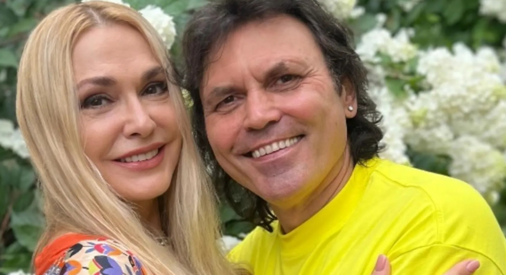 “Ялинонька стирчить”: 58-річна Сумська показала передноворічні тренування з Борисюком і гантелями 