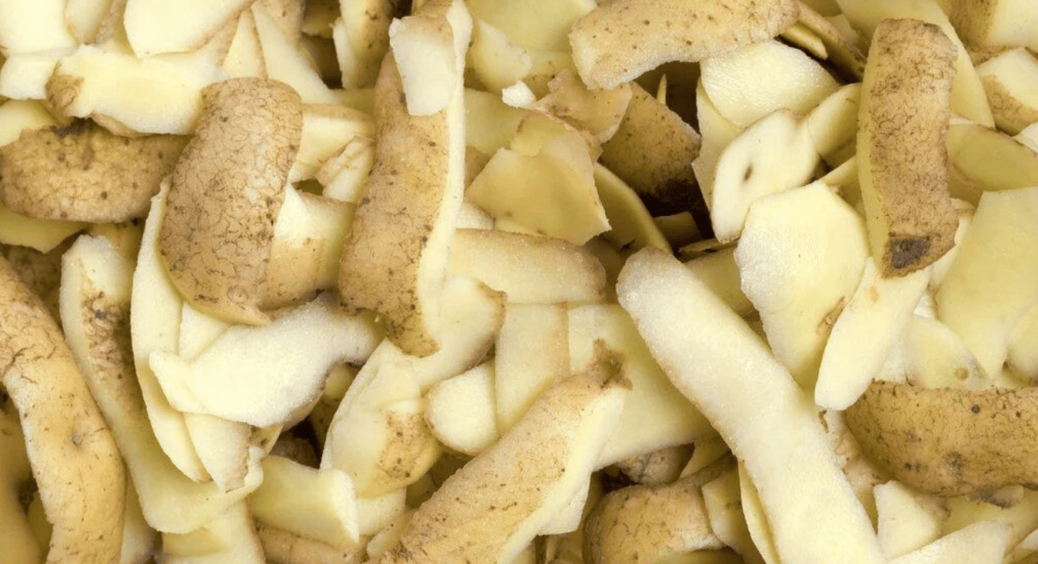 Що робити, коли картопляного лушпиння ціле “море” і в компост воно не влазить: є вихід 