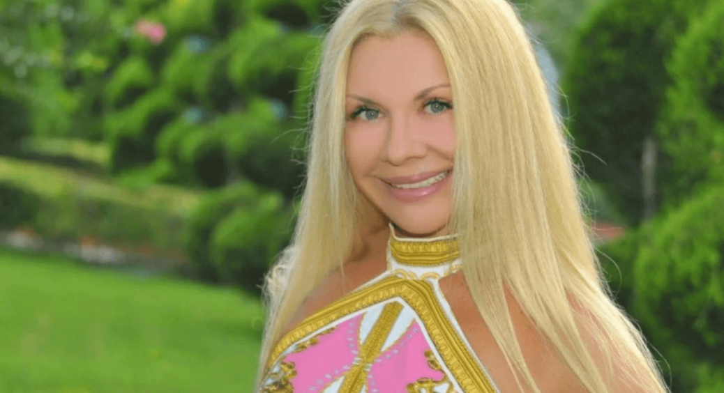 Всі компліменти – її: 66-річна мама Дана Балана одягла екстремально коротку корсетну сукню 