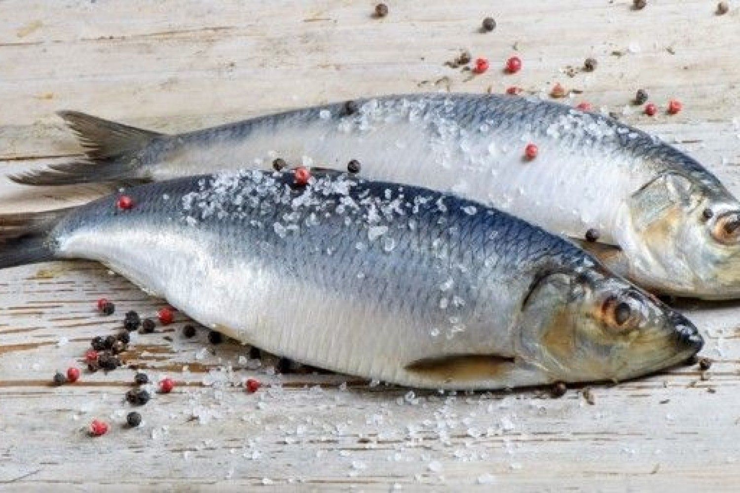 Кулінари розсекретили, як правильно чистити оселедець, щоб не було кісточок