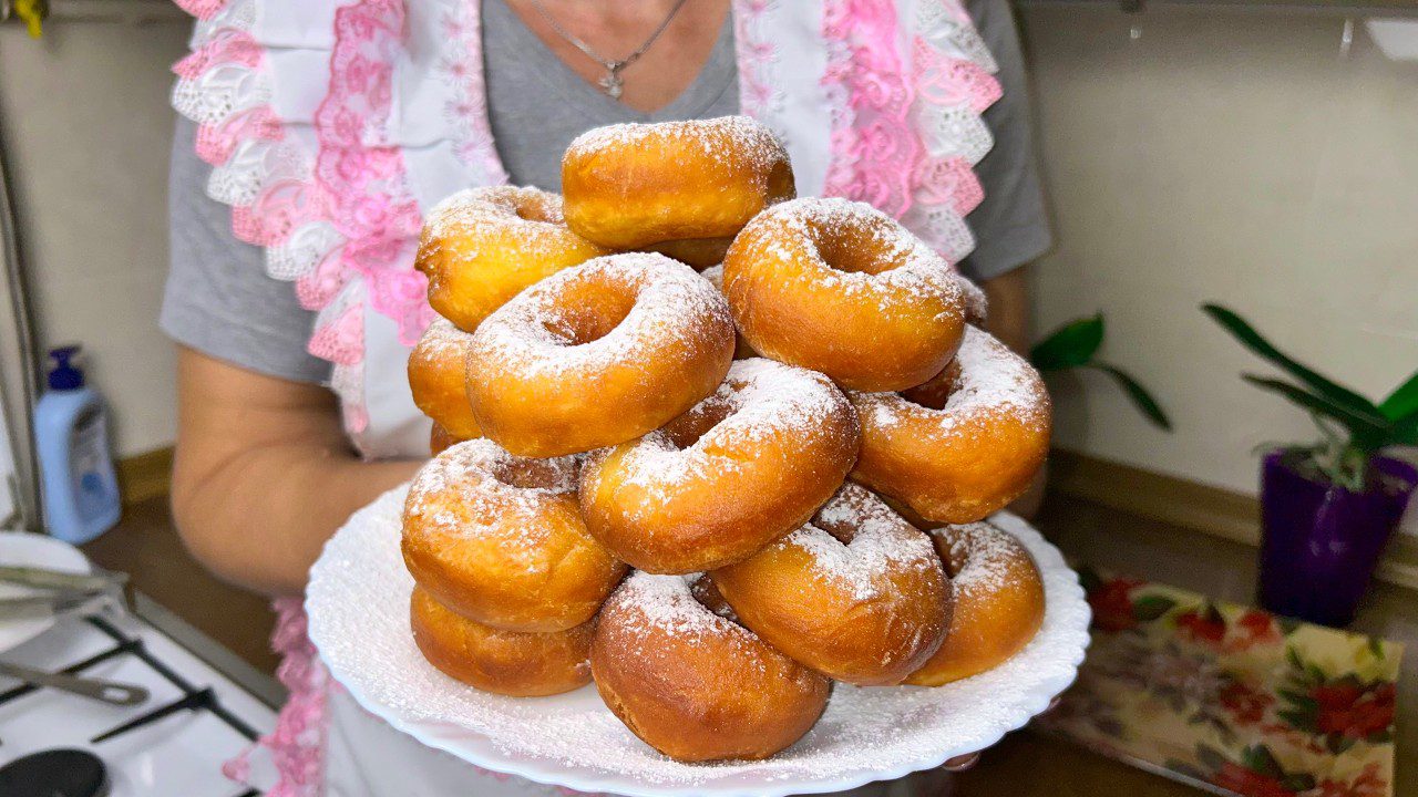 Кулінарний блогер поділився рецептом найкращих новорічних пончиків