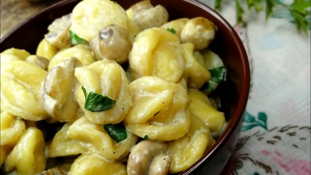 Кулінар поділився рецептом вечері з грибів і картопляних галушок 