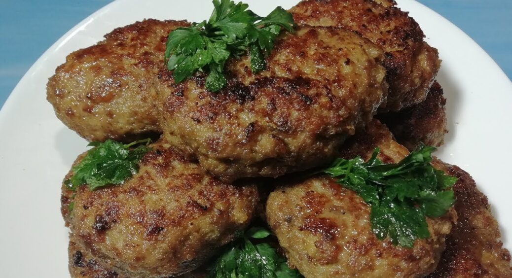 Ці 2 продукти роблять котлети гумовими: що не можна додавати у фарш – оцініть різницю 