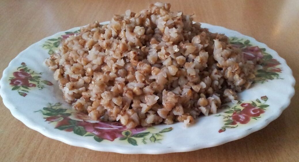 Чи варто мити крупи перед варінням? Ось що кажуть професійні кухарі: 100% здивування 