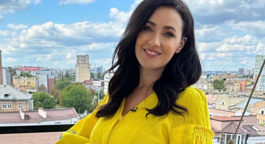 “Рідні”: 44-річна Соломія Вітвіцька замилувала рідкісними кадрами з мамою та племінником 