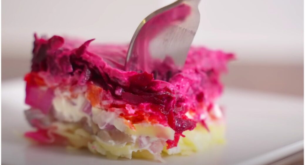 Скільки зберігати “Оселедець під шубою” і чи можна салат заморожувати: лайфхаки на Новий рік 