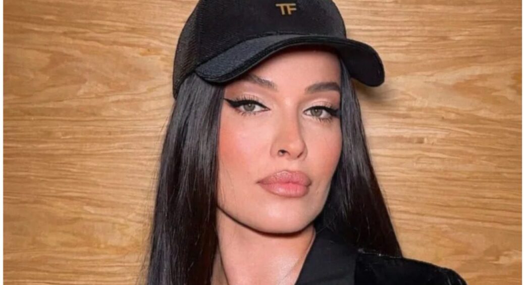 Астаф’єва засвітилася з коротким волоссям: ідеальна довжина для її стильного каре з чубчиком 