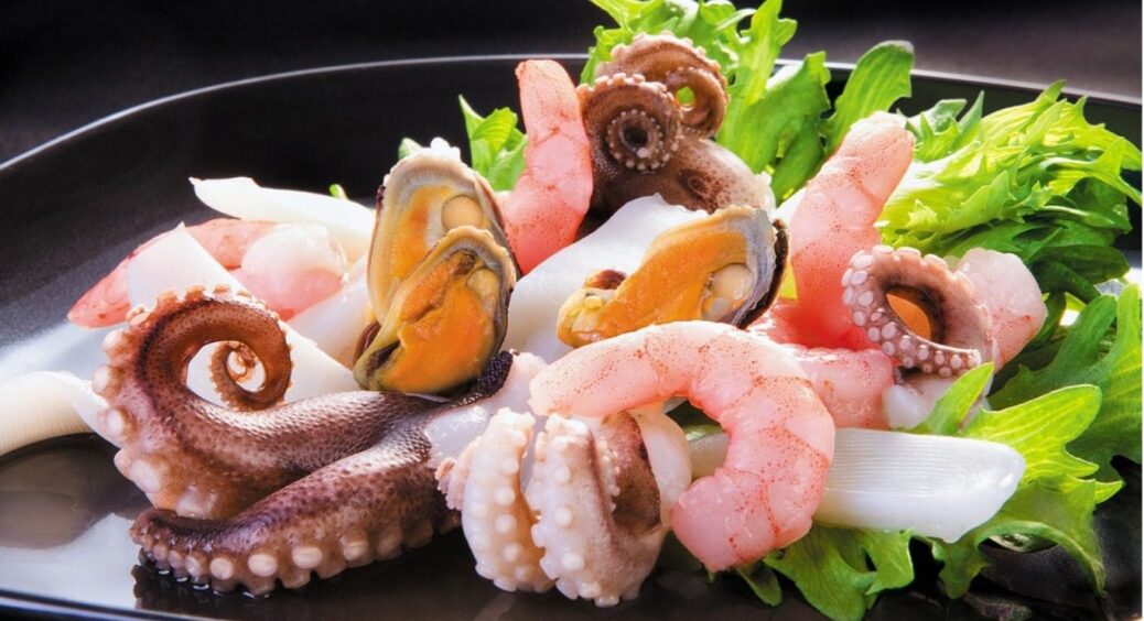 Довгожителі таке не їдять: 5 найгірших для здоров’я морепродуктів, які обожнюють українці 
