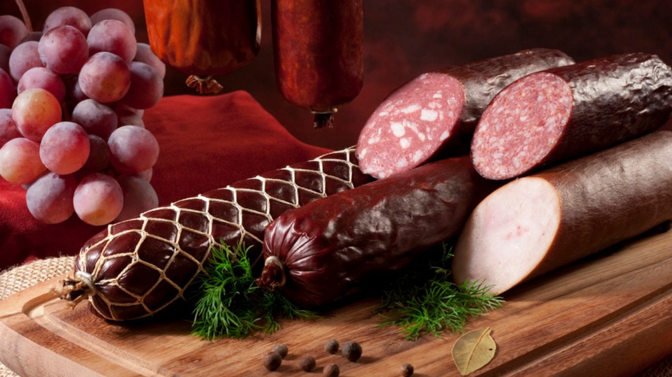 Навіщо ковбасу розрізають навкіс - цікавий факт