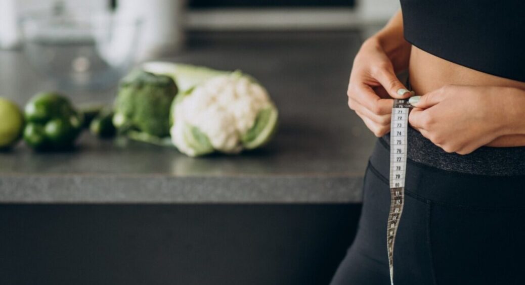 Як прибрати жир на животі: всього 2 правила життя, і “святкового живота” як не було 