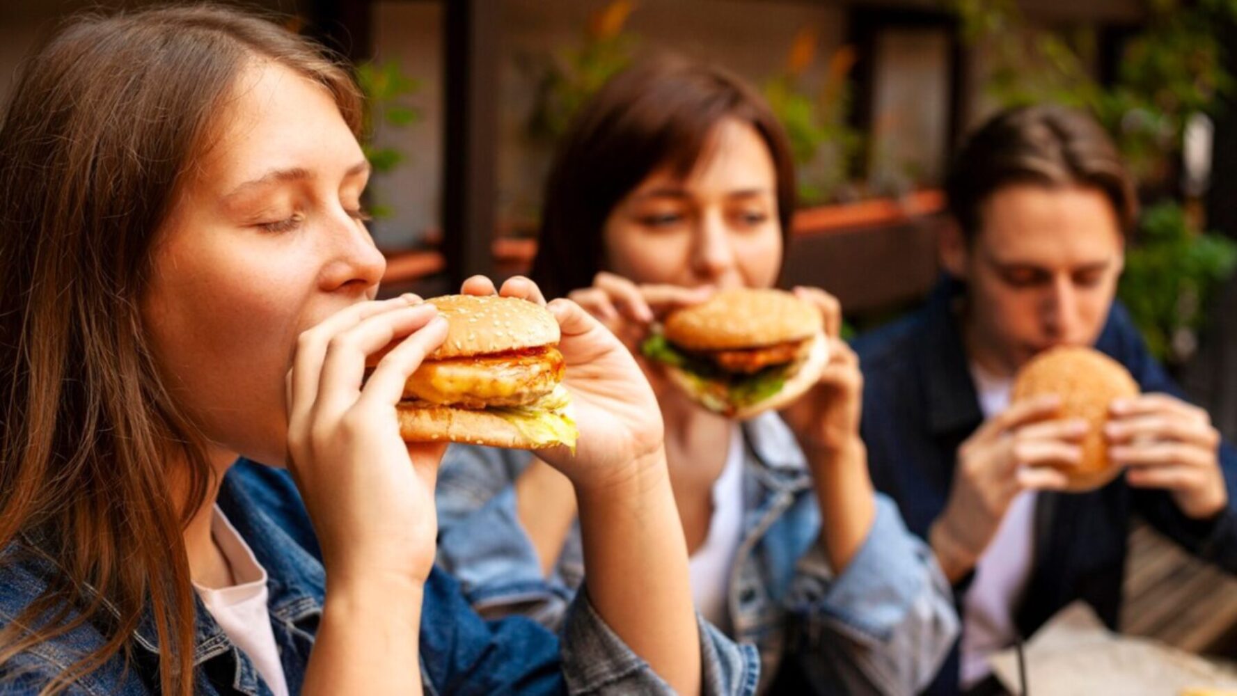 Експрацівник McDonald's розповів лайфхаки кухні і всю правду про інгредієнти