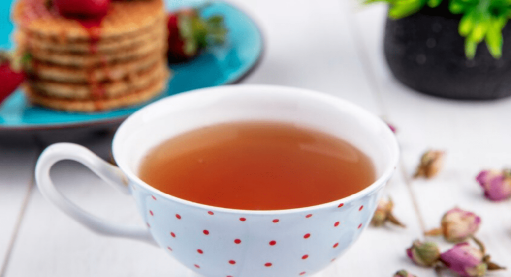 Ніколи не робіть ЦЕ: чим насправді може нашкодити віджимання чайного пакетику в чашку 