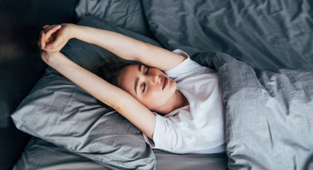 1 секретний фрукт, який зробить ваш сон міцнішим: що краще зʼїсти перед засипанням 