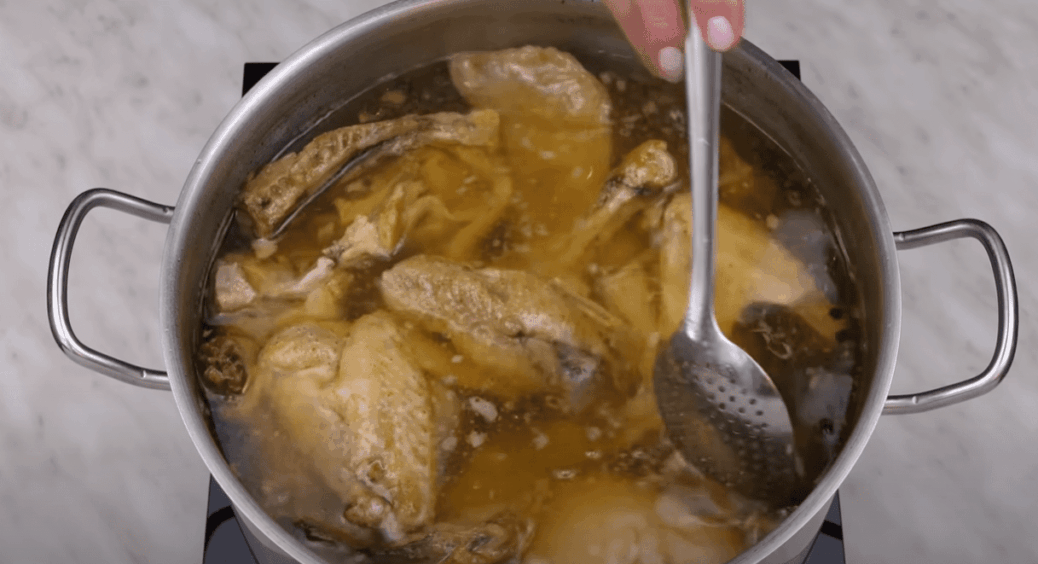 Моя бабуся-волинянка знала секрет ідеального холодцю: 2 неочевидних добавки, і смак – що треба 