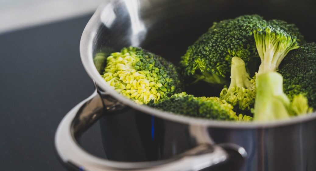 Як правильно варити броколі та зробити з нього пюре: надійний спосіб, що підійде для всіх 