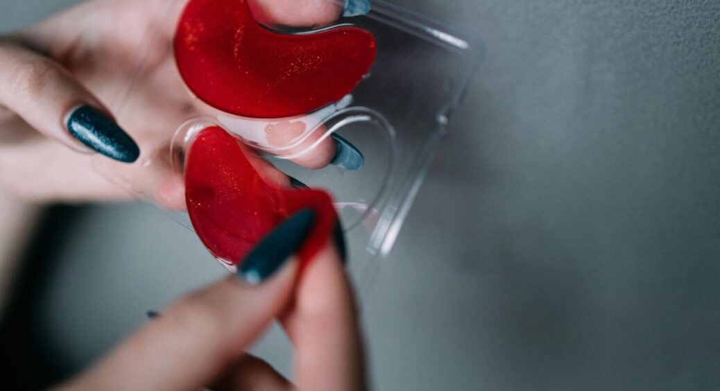 Що таке патчі для обличчя: яка їх ціна та чи дійсно їх варто купувати, як це радять блогери 