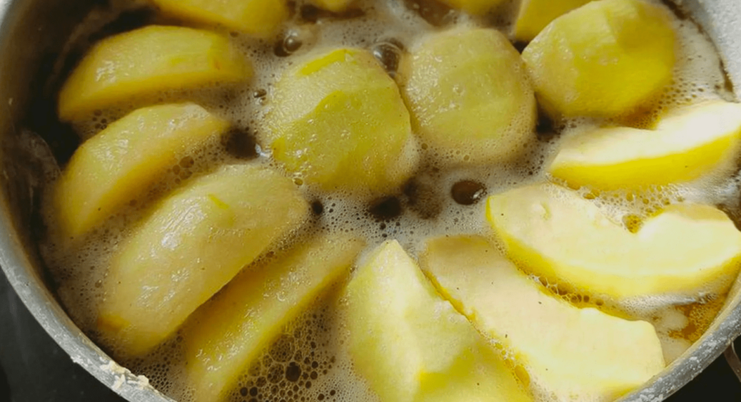 Чи треба прибирати пінку при варінні картоплі: важливий нюанс, про який знають не всі господині 