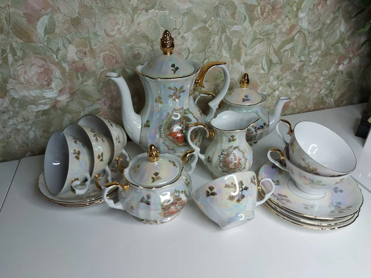 Експерти пояснили, чому вінтажні сервізи будуть стануть трендом-2025