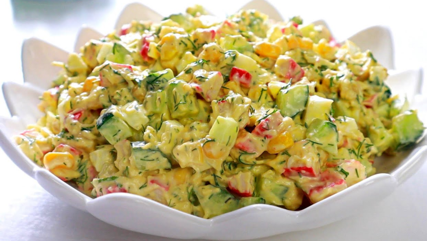 Кулінари пояснили, які інгредієнти здатні покращити крабовий салат