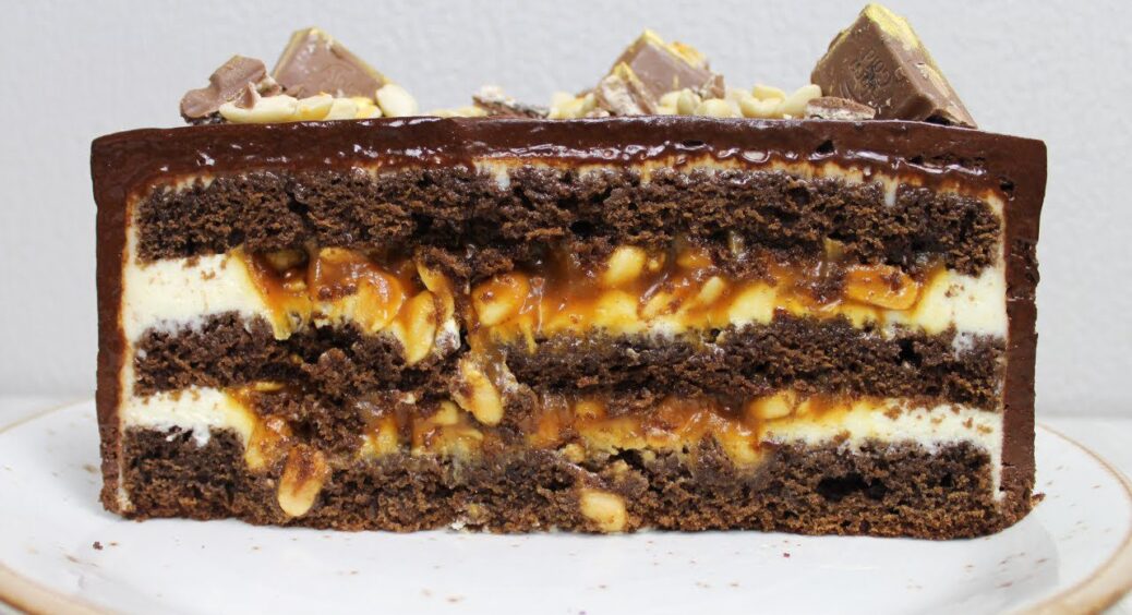 Торт Снікерс із 7 продуктів: ідеальний рецепт давнього львівського пляцка з горішками 