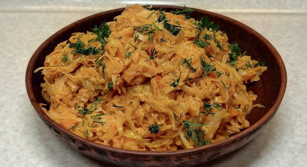 Тушкована капуста буде в рази смачніше, якщо додати цей секретний інгредієнт – не спеція 